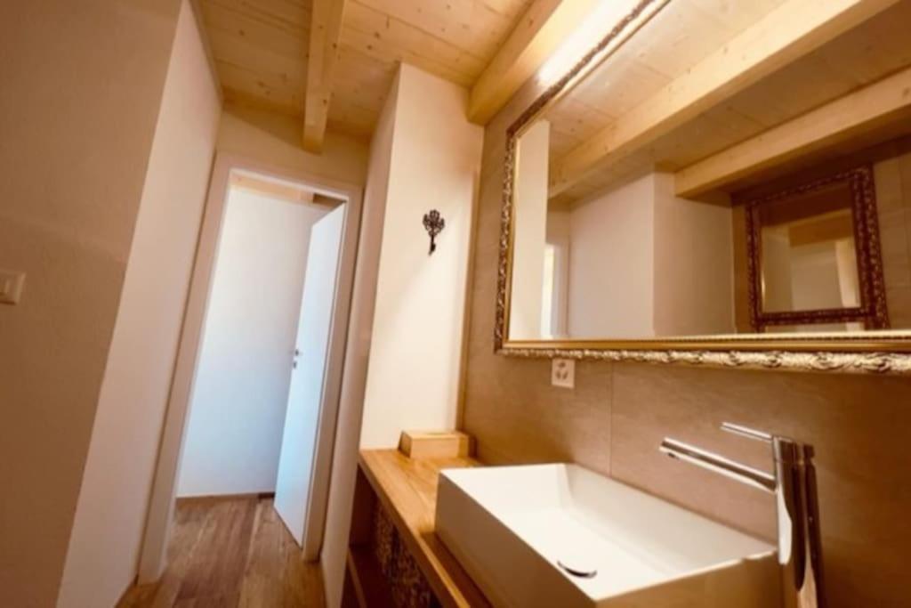 Chic Small New Apartment Up To 4 People, Pets Allowed Lens Extérieur photo