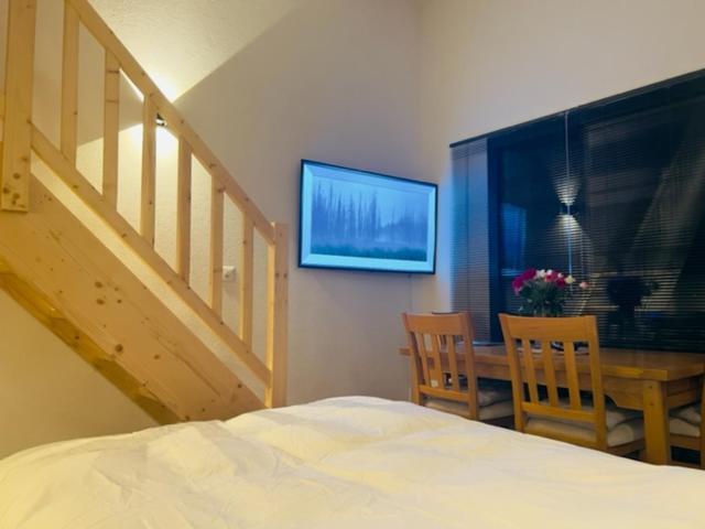 Chic Small New Apartment Up To 4 People, Pets Allowed Lens Extérieur photo